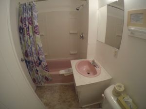 Bathroom in room 10 at Jasper Way Inn in Clearwater