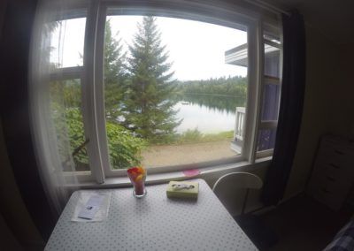 View of the lake and dining table in Room at Jasper Way Inn lodging in Clearwater, BC